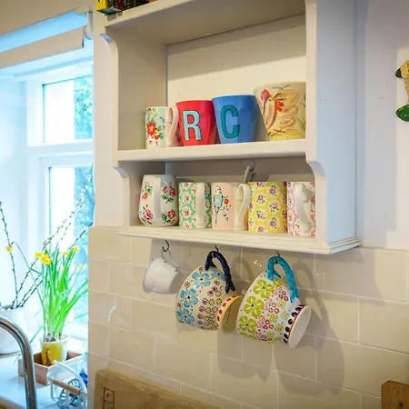 Rose - Garden, Parking And Near A Pub Lindale