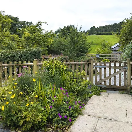 Holiday home Rose - Garden, Parking And Near A Pub Lindale