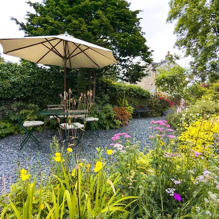 Rose - Garden, Parking And Near A Pub Holiday home *
