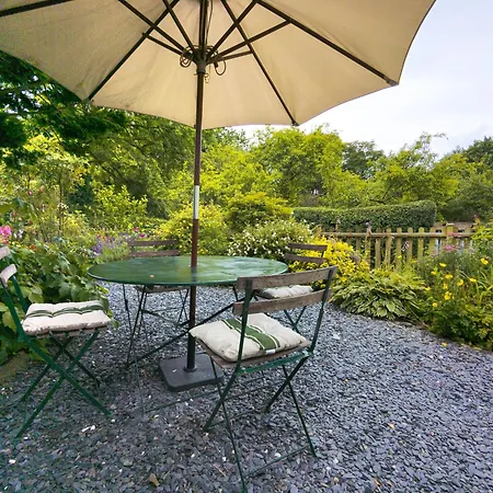 Rose - Garden, Parking And Near A Pub Tatil Evi *