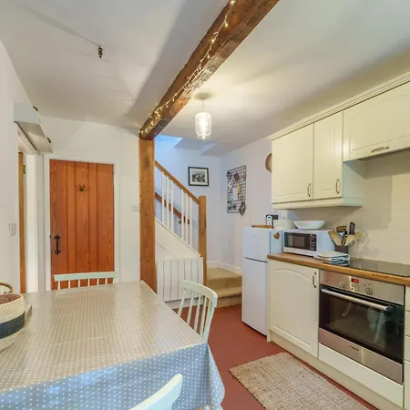 Rose - Garden, Parking And Near A Pub Lindale