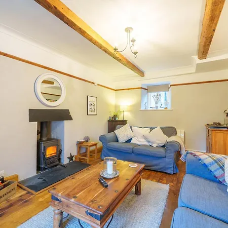 Rose - Garden, Parking And Near A Pub